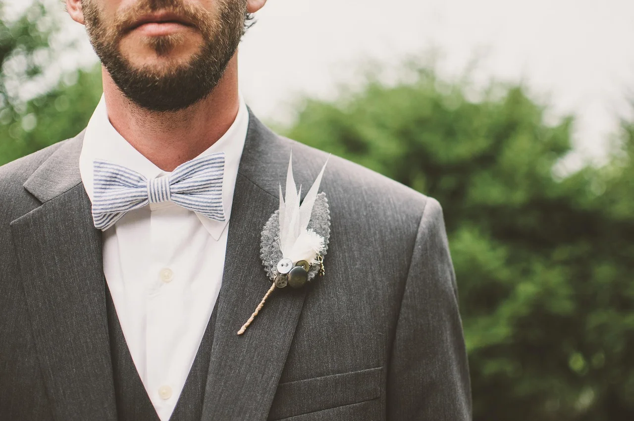 Ubrania na chrzest dla mamy: stylizacje eleganckie, wygodne i odpowiednie do kościoła